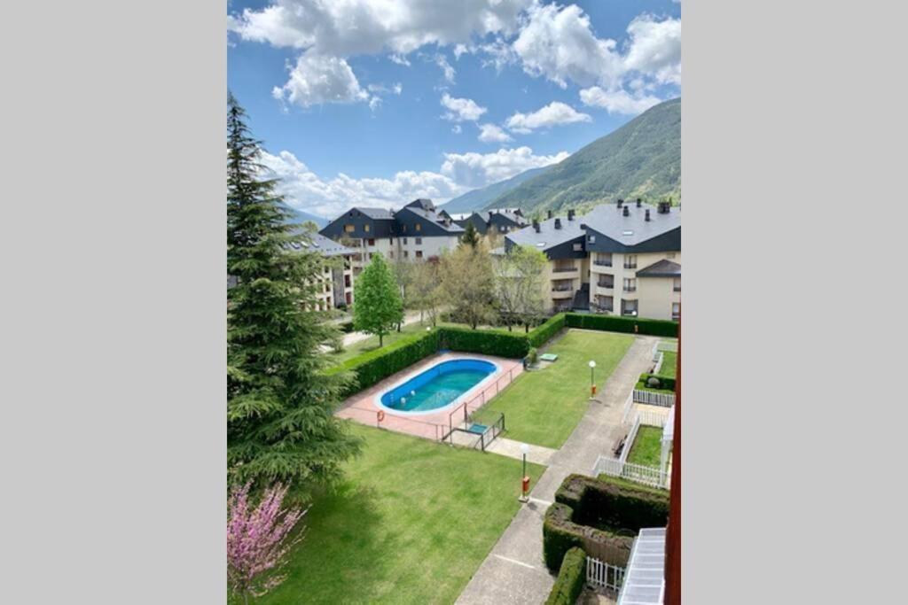 Atico En Biescas Con Piscina, Chimenea Y Garaje Apartment Exterior photo